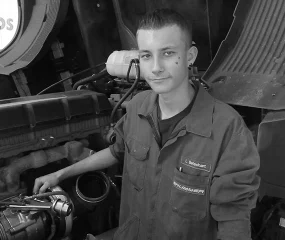 Luca Betschart_Brummer Reparatur AG Werkstatt für Nutzfahrzeuge Luca Betschart_Brummer Reparatur AG Werkstatt für Nutzfahrzeuge